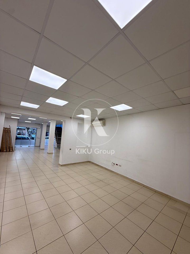 🏢 Godinë 3-Katëshe me Qira në Rrugën Myslym Shyri 📍