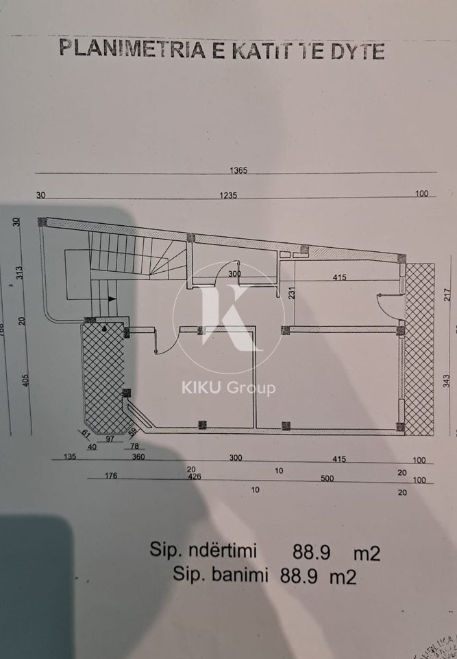 🏢 Godinë 3-Katëshe me Qira në Rrugën Myslym Shyri 📍