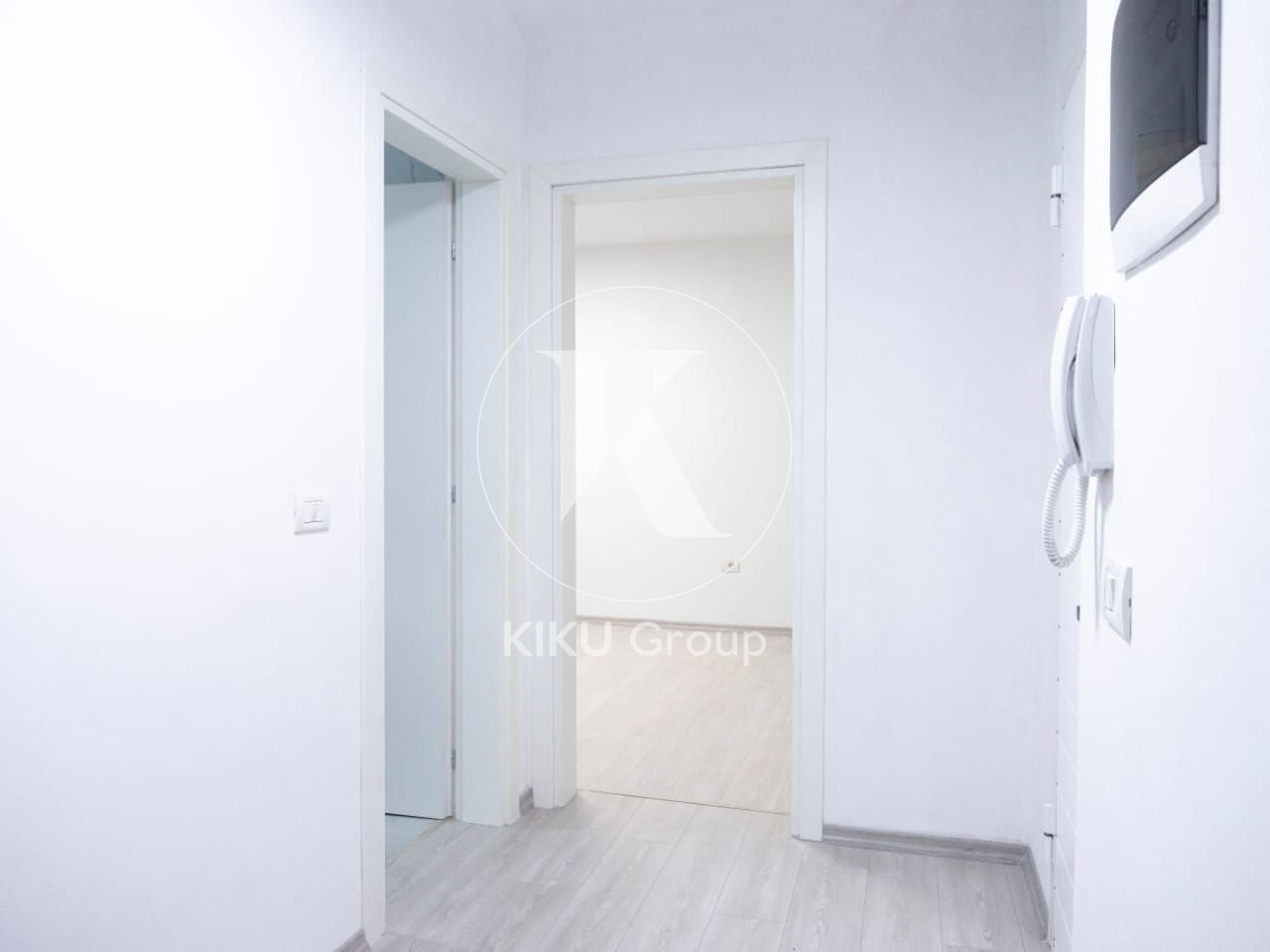 Appartamento 2+1+2 in affitto – Piazza Willson, vicino alla Posta 8