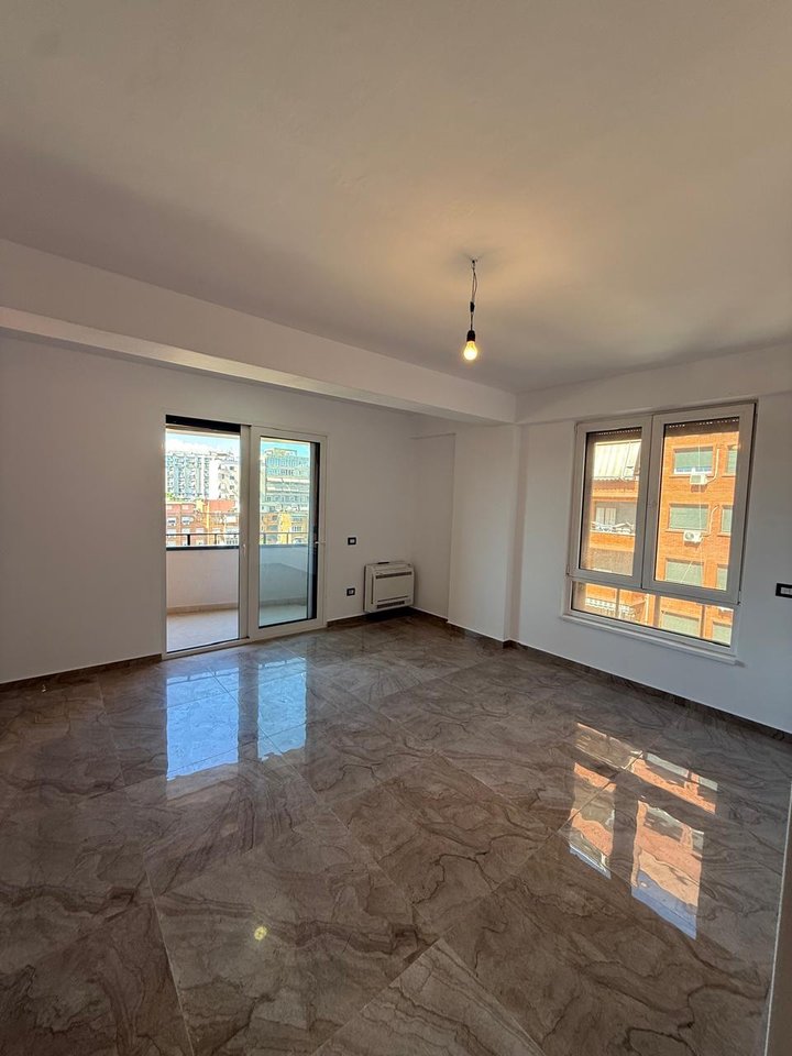 Office 2+2 For Rent in Myslym Shyri, Tirana - 1000€ | 125 m²