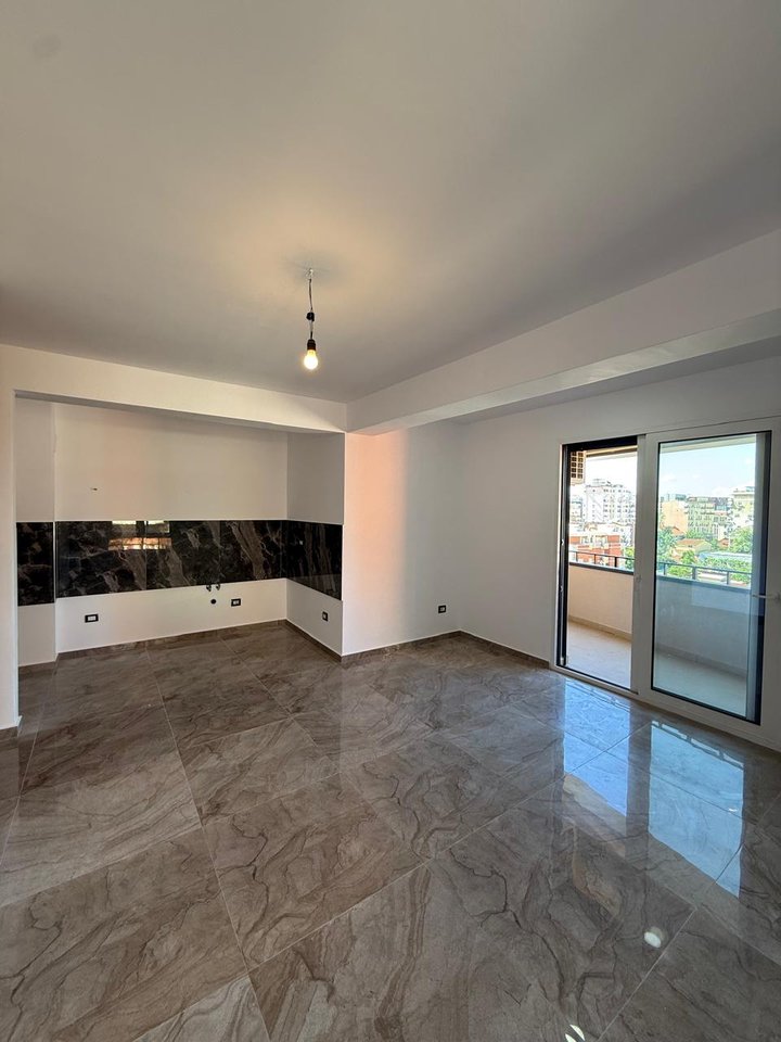 Office 2+2 For Rent in Myslym Shyri, Tirana - 1000€ | 125 m²