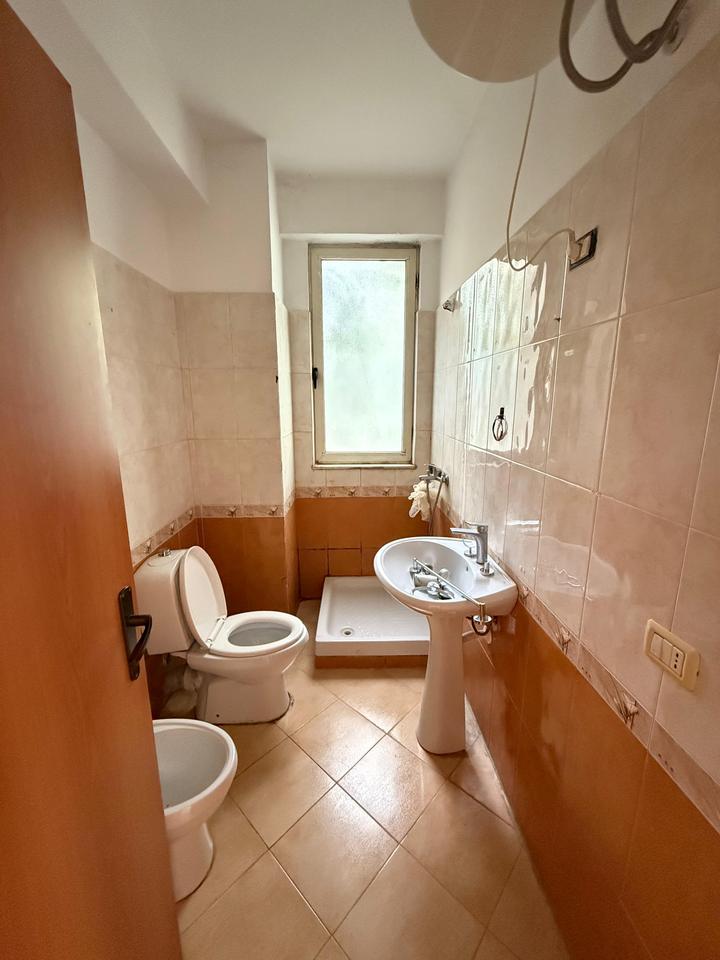 Apartament 2+1+2 për Shitje në Liqeni i Tiranës