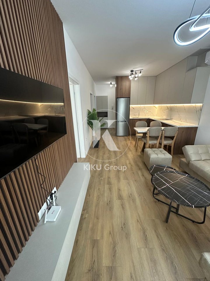 🏡 Apartment for rent at Zogu i Zi Market place