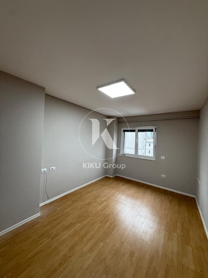 Locale in affitto per uffici – Via Kavajës