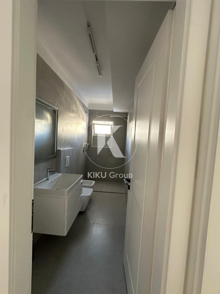 Shitet Apartament 1+1 ,Rruga  Kongresi i Manastirit!( Pallatet e Fratarit)