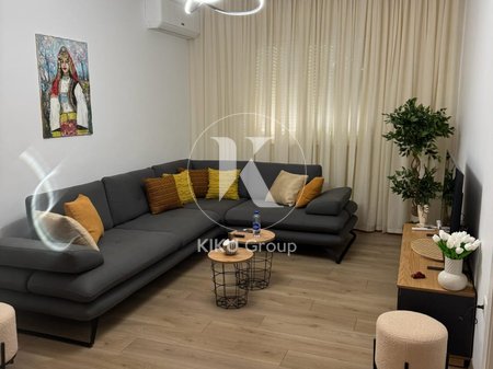 Jepet me qira apartament 2+1 në Rrugën e Durrësit