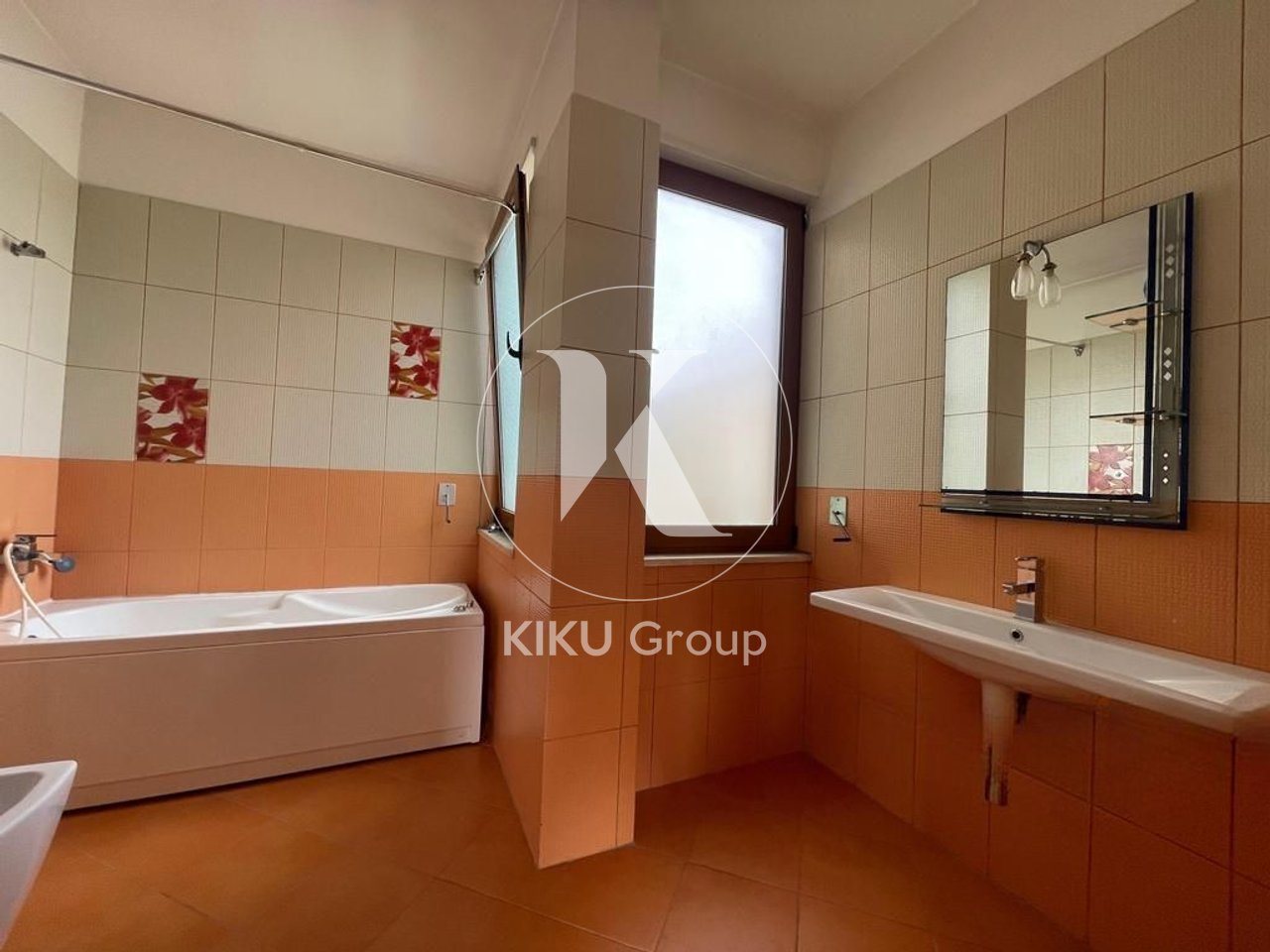 🏡 Jepet me Qira Vilë 3-Katëshe – Kodra e Priftit, Tiranë