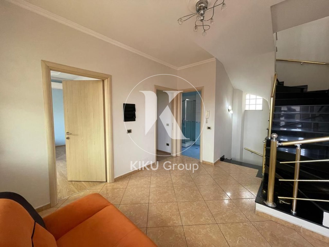 🏡 Jepet me Qira Vilë 3-Katëshe – Kodra e Priftit, Tiranë