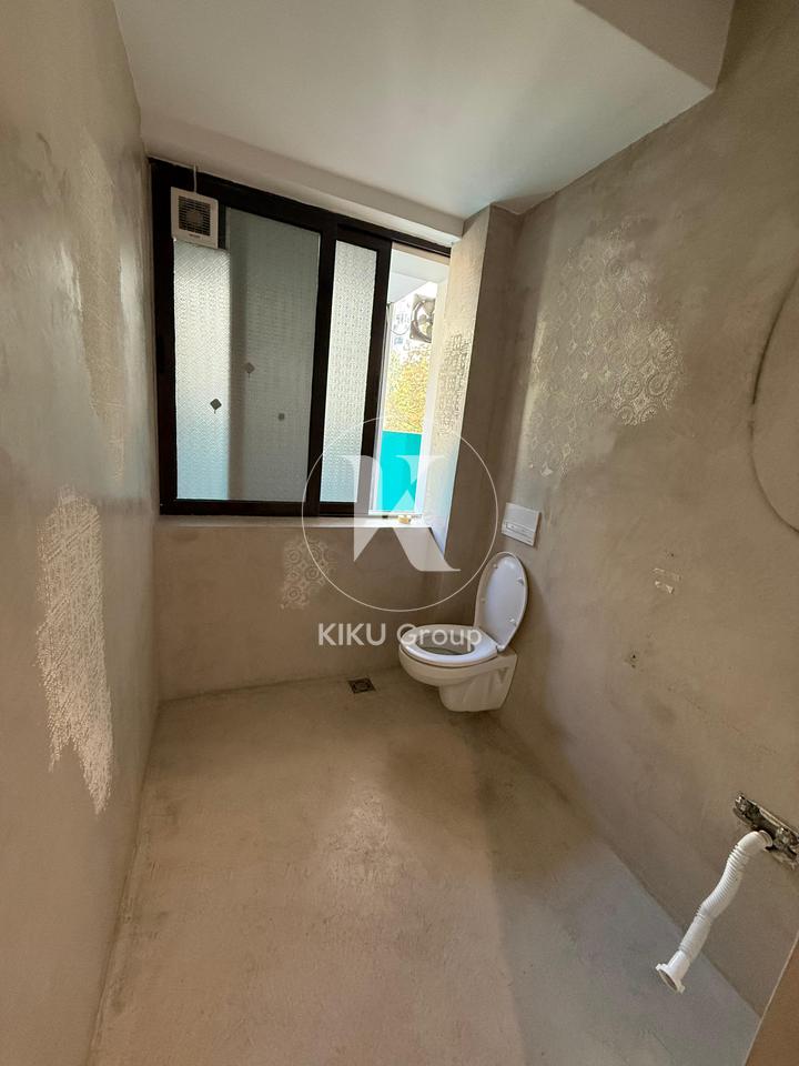 Jepet me Qira Ambient Biznesi – Rruga e Durrësit, Tiranë