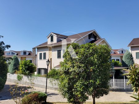 Vilë 4+4 Me Qira në Qendra Tregtare TEG, Tiranë - 3000€ | 300 m²
