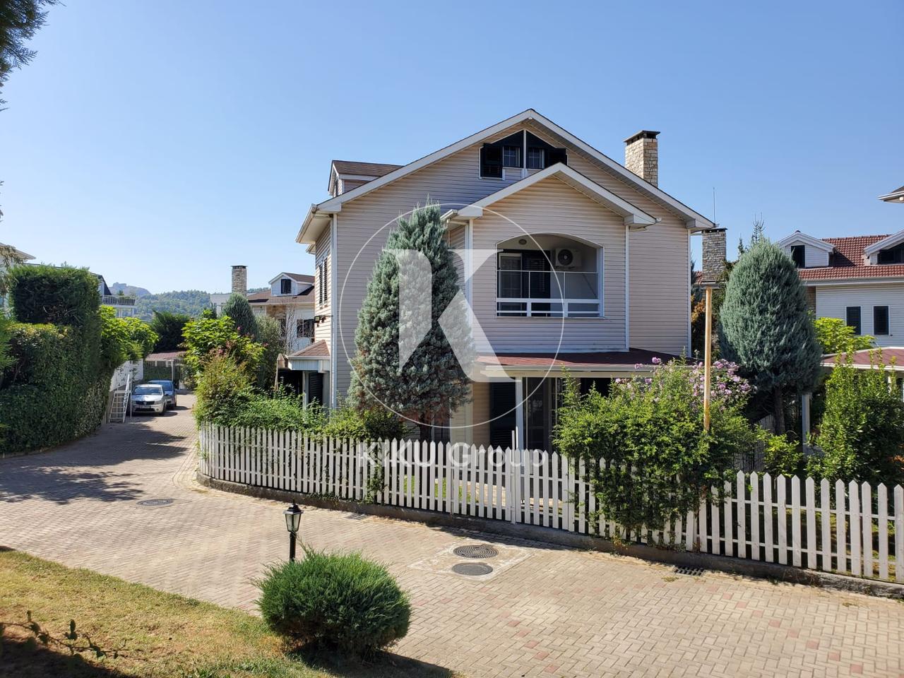 Vilë 4+4 Me Qira në Qendra Tregtare TEG, Tiranë - 3000€ | 300 m²