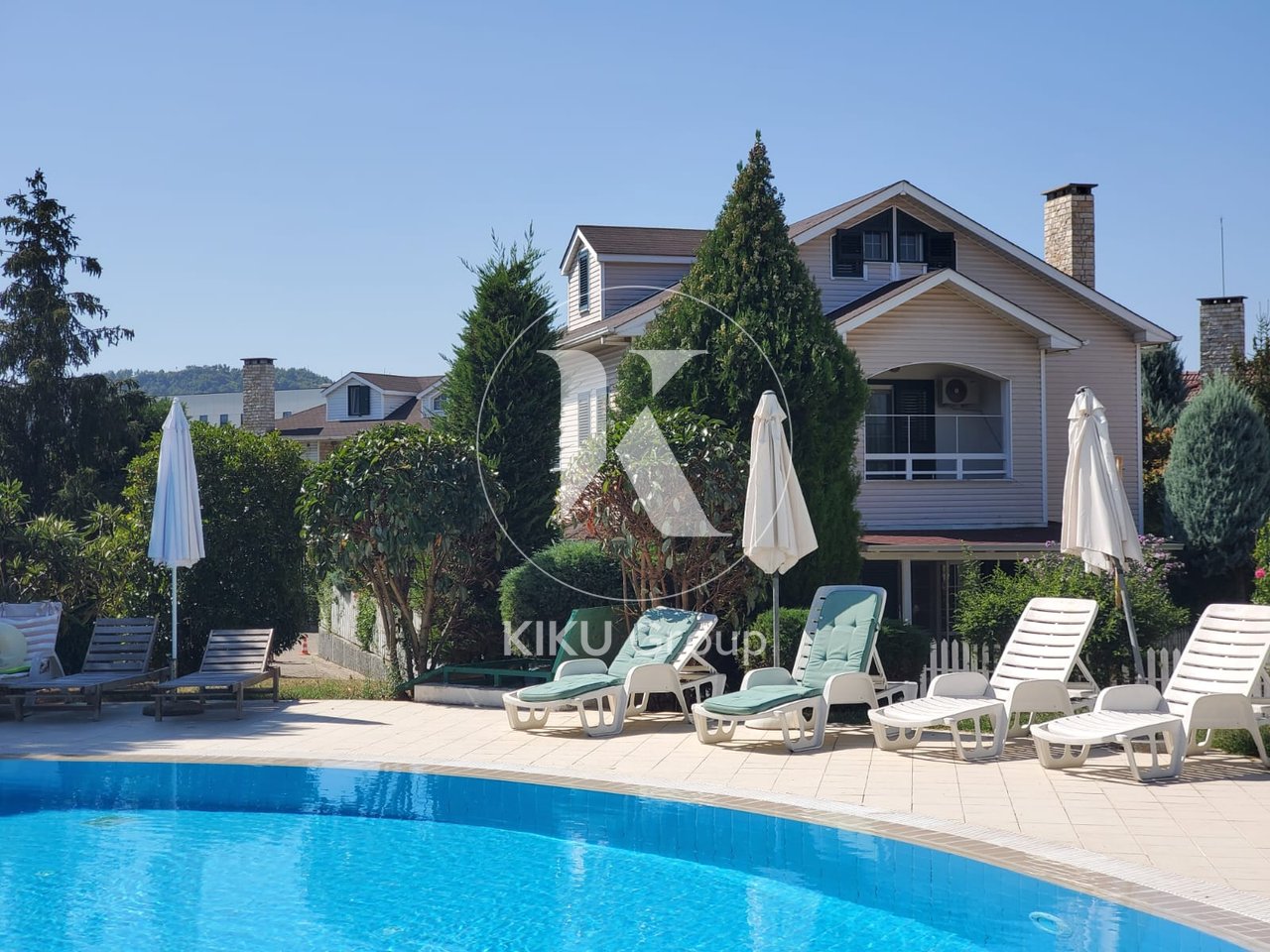 Vilë 4+4 Me Qira në Qendra Tregtare TEG, Tiranë - 3000€ | 300 m²