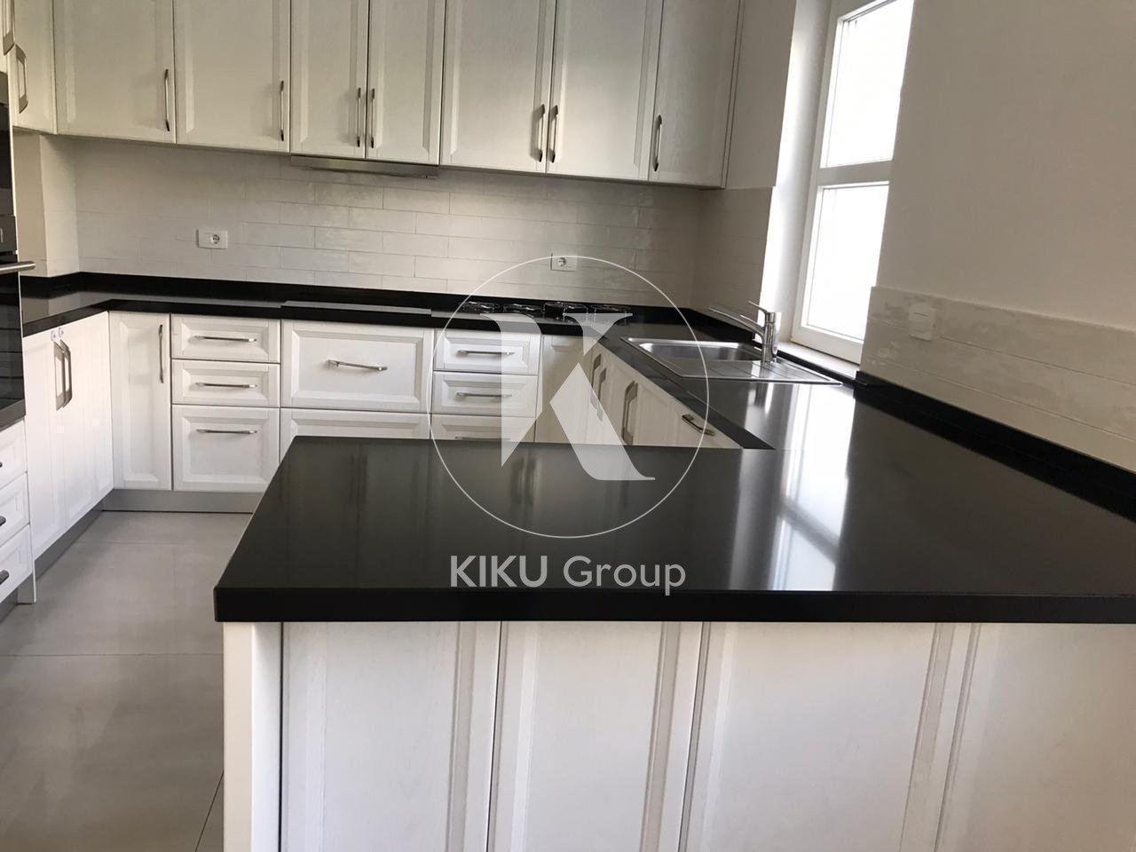 🏡 Villa for Rent – Rolling Hills 🌿