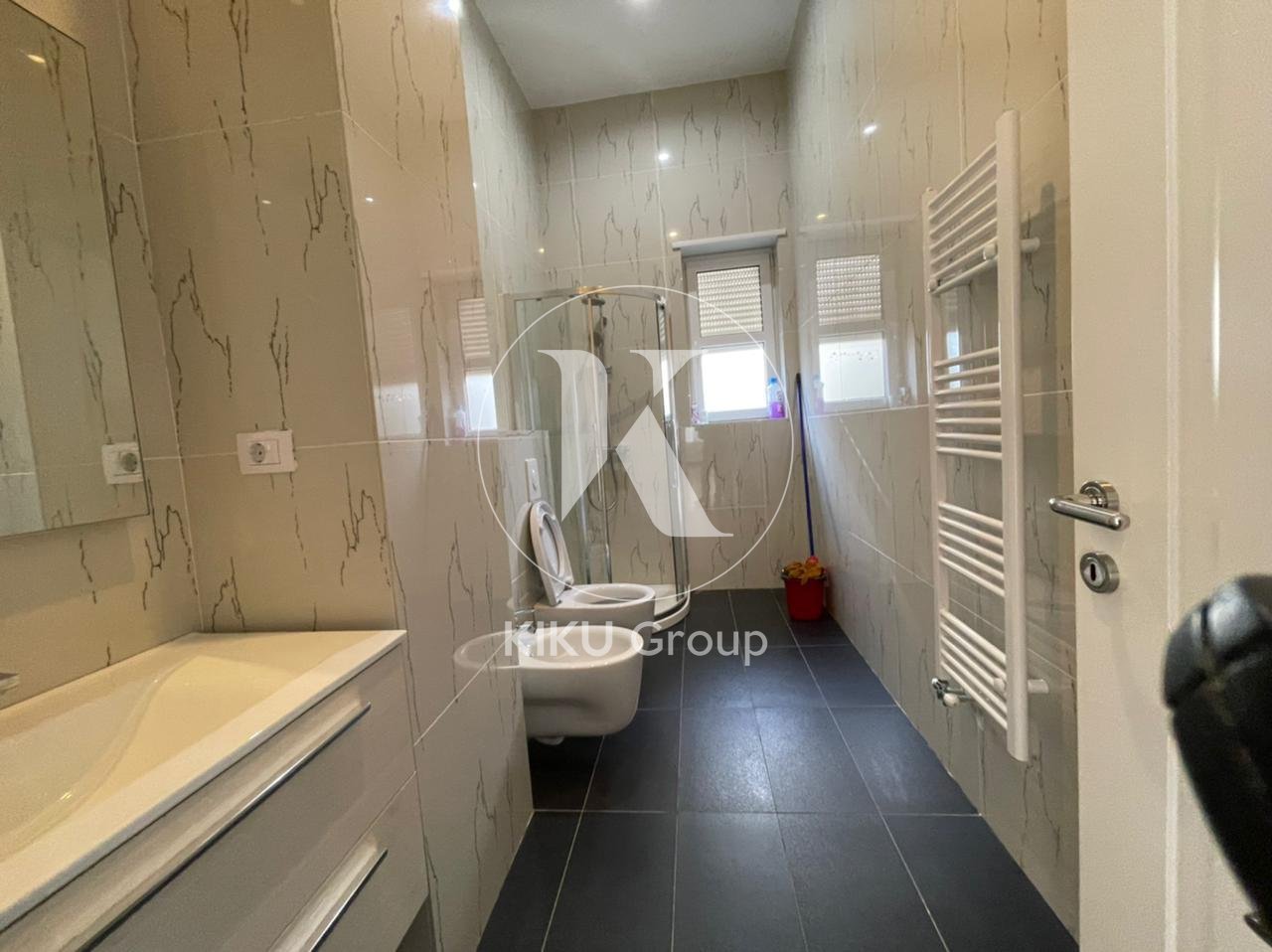 🏡 Villa for Rent – Rolling Hills 🌿