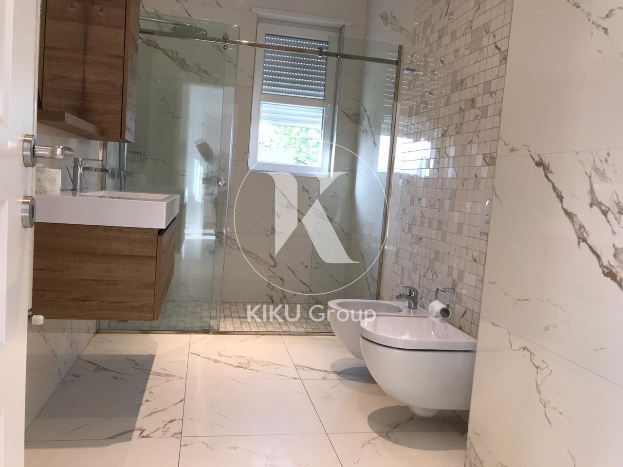🏡 Villa for Rent – Rolling Hills 🌿