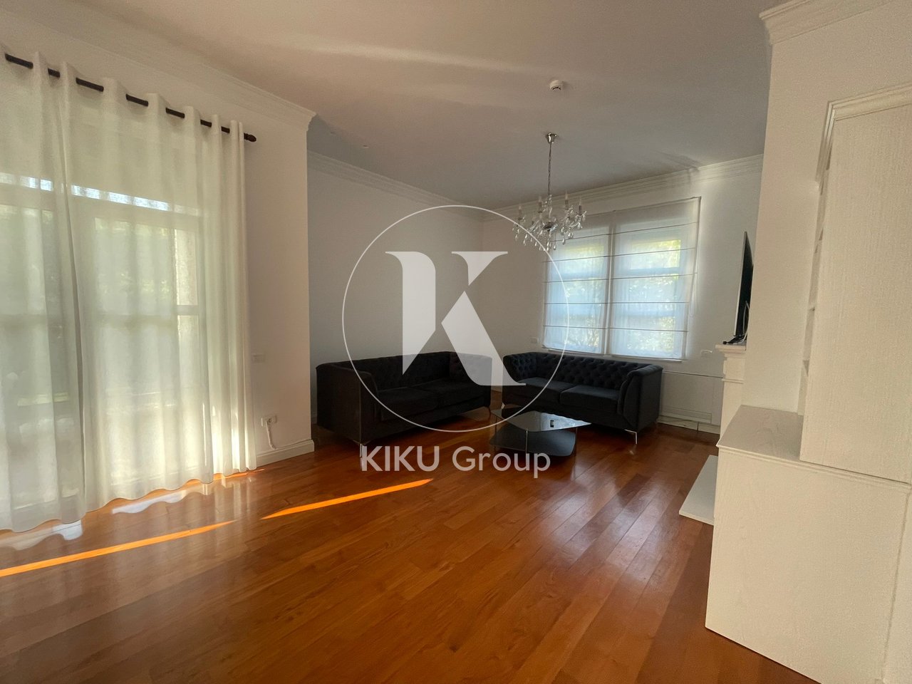 🏡 Villa for Rent – Rolling Hills 🌿