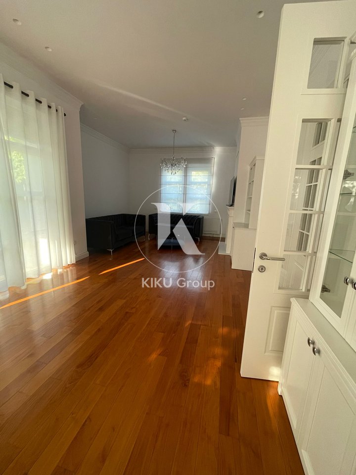 🏡 Villa for Rent – Rolling Hills 🌿