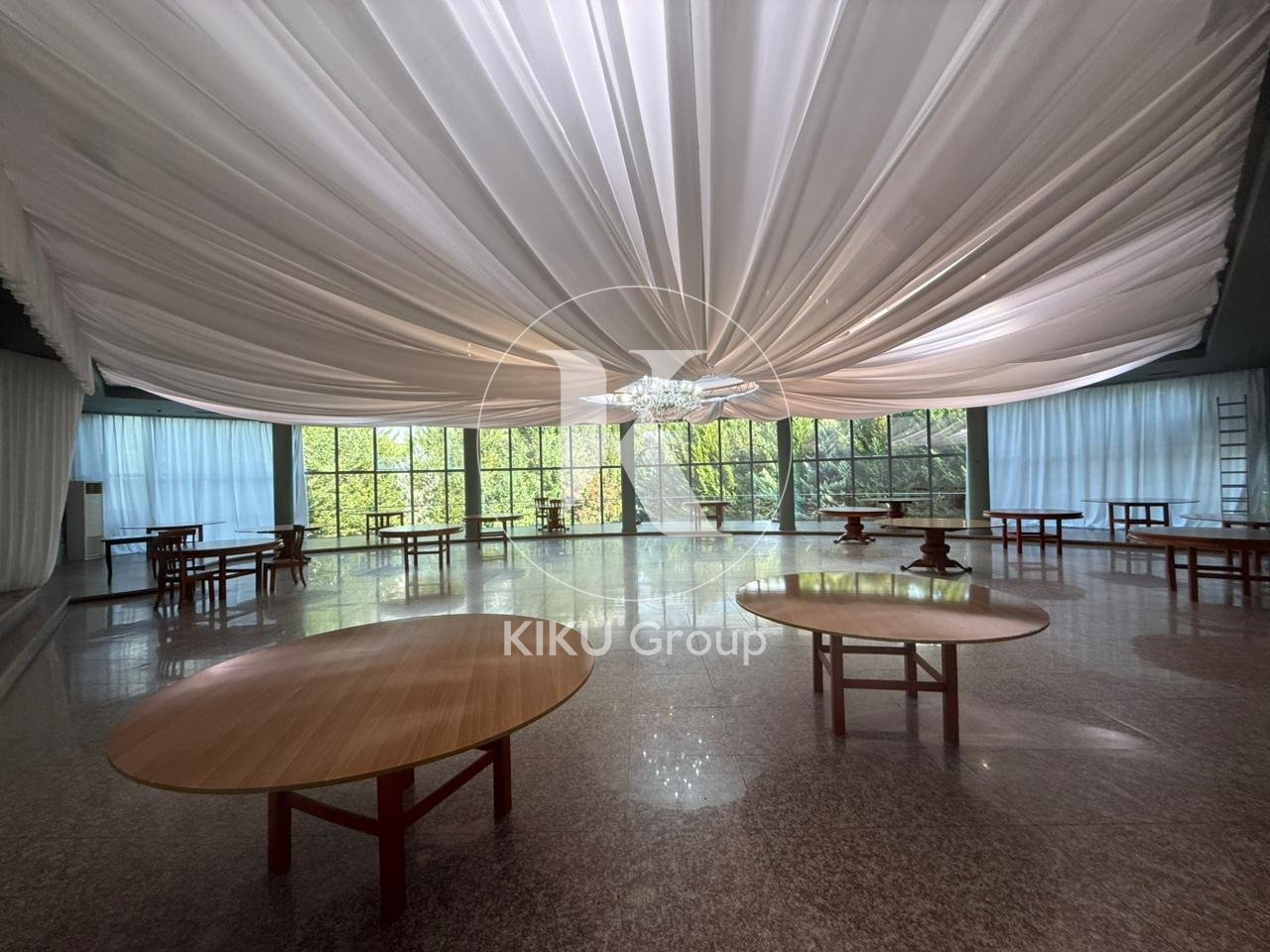 In affitto Complesso Hotel + Ristorante + bar in zona sviluppata, Peze