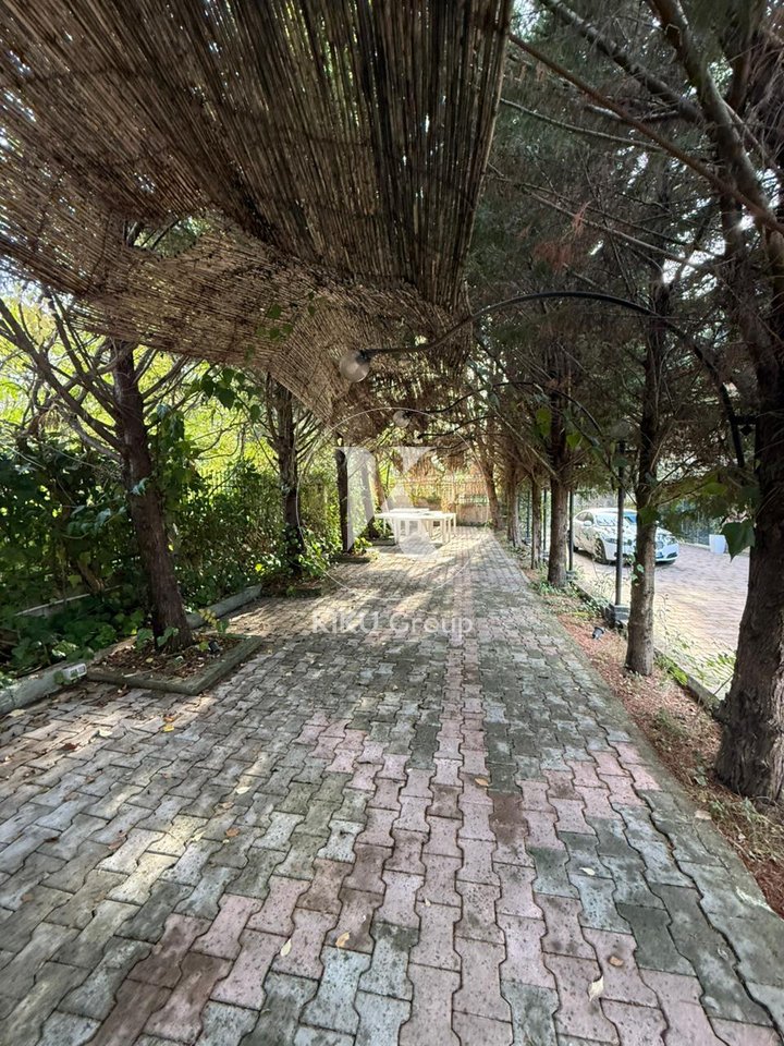 In affitto Complesso Hotel + Ristorante + bar in zona sviluppata, Peze