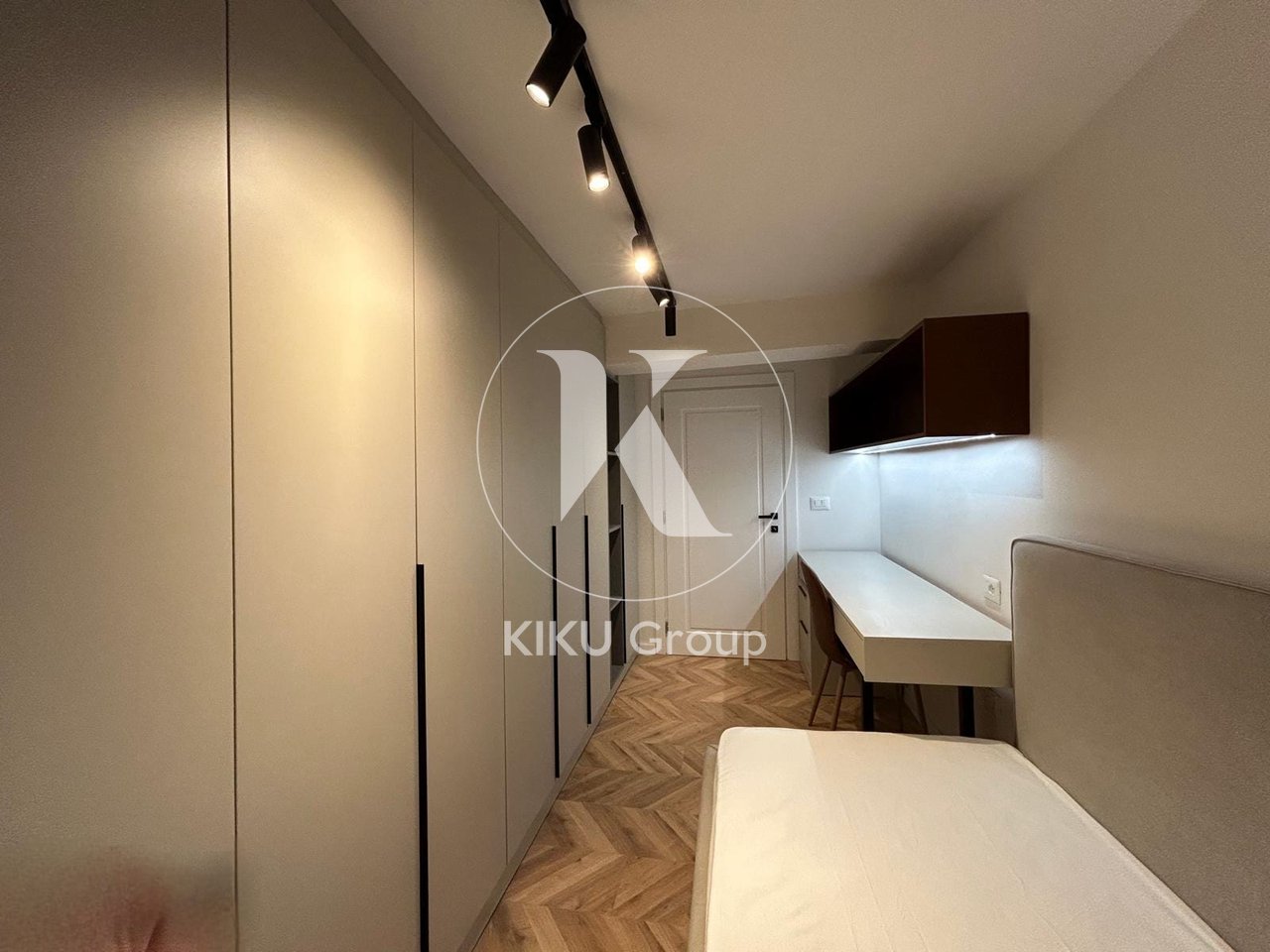 Apartament modern 2+1 me Qira me oborr privat – 700 €/muaj