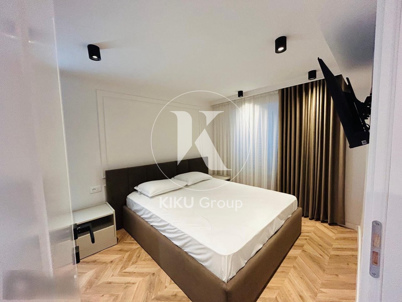 Apartament modern 2+1 me Qira me oborr privat – 700 €/muaj