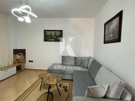 SHTEPI ME QERA - RRUGA SIRI KODRA, PRANE HOTEL MERIDIAN