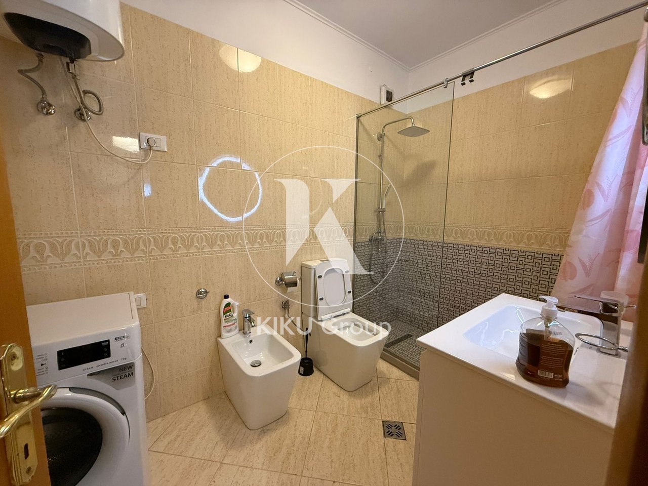 Apartment 2+1+2 for rent at Komuna e Parisit