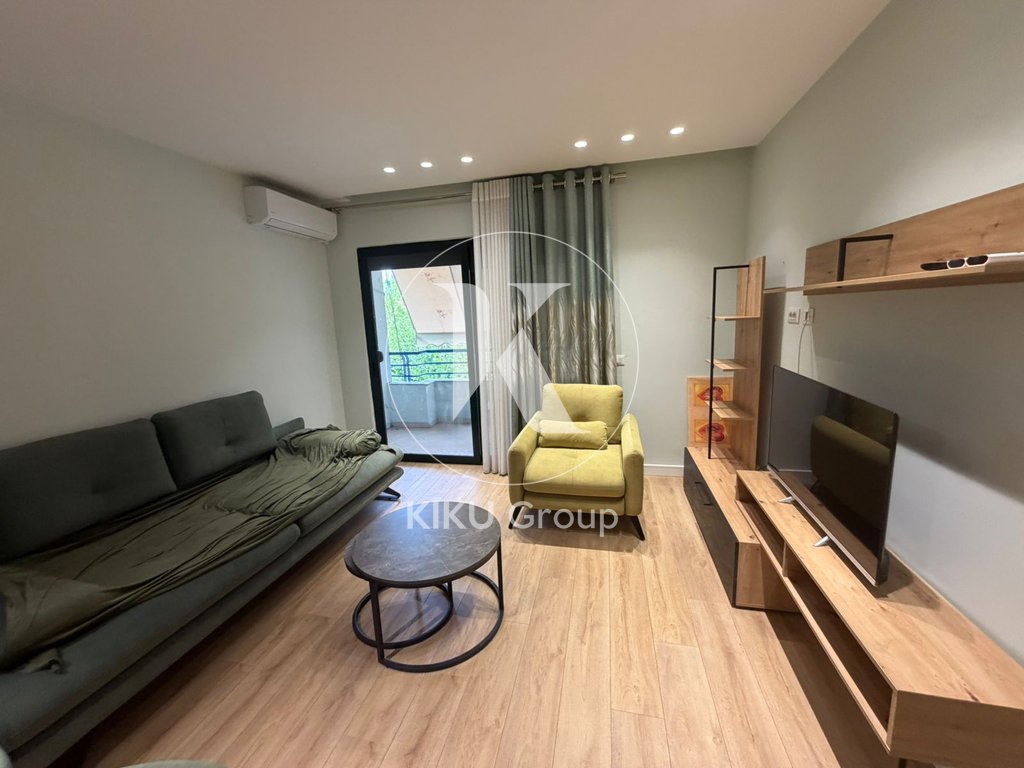 Apartament 1+1 me qira – Komuna e Parisit (afër Bar Fog)