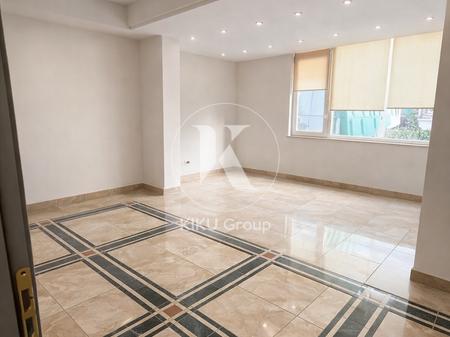 AMBIENT ME QIRA NË BLLOK – 330 m²