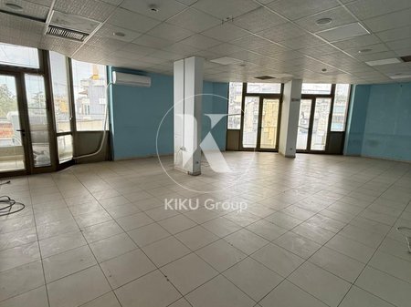 🏢 Ambjent për qira në Sheshi Wilson, Tiranë