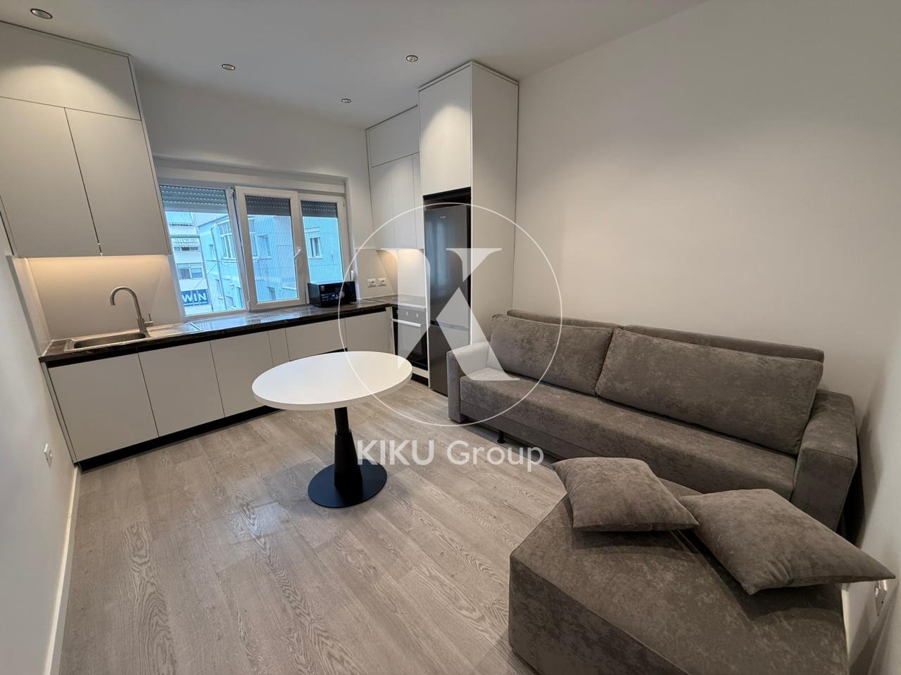 🏡 Apartament 1+1 me qira në Zona e Gardës – Tiranë