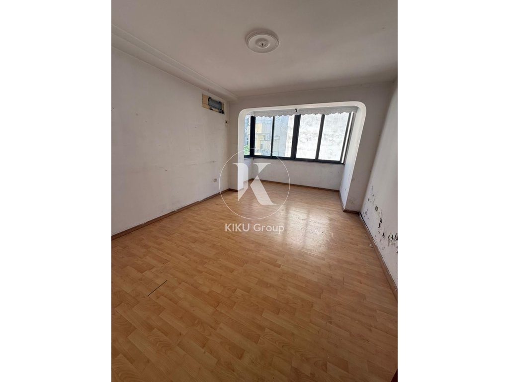 🏢 Ambjent për Zyra me Qira