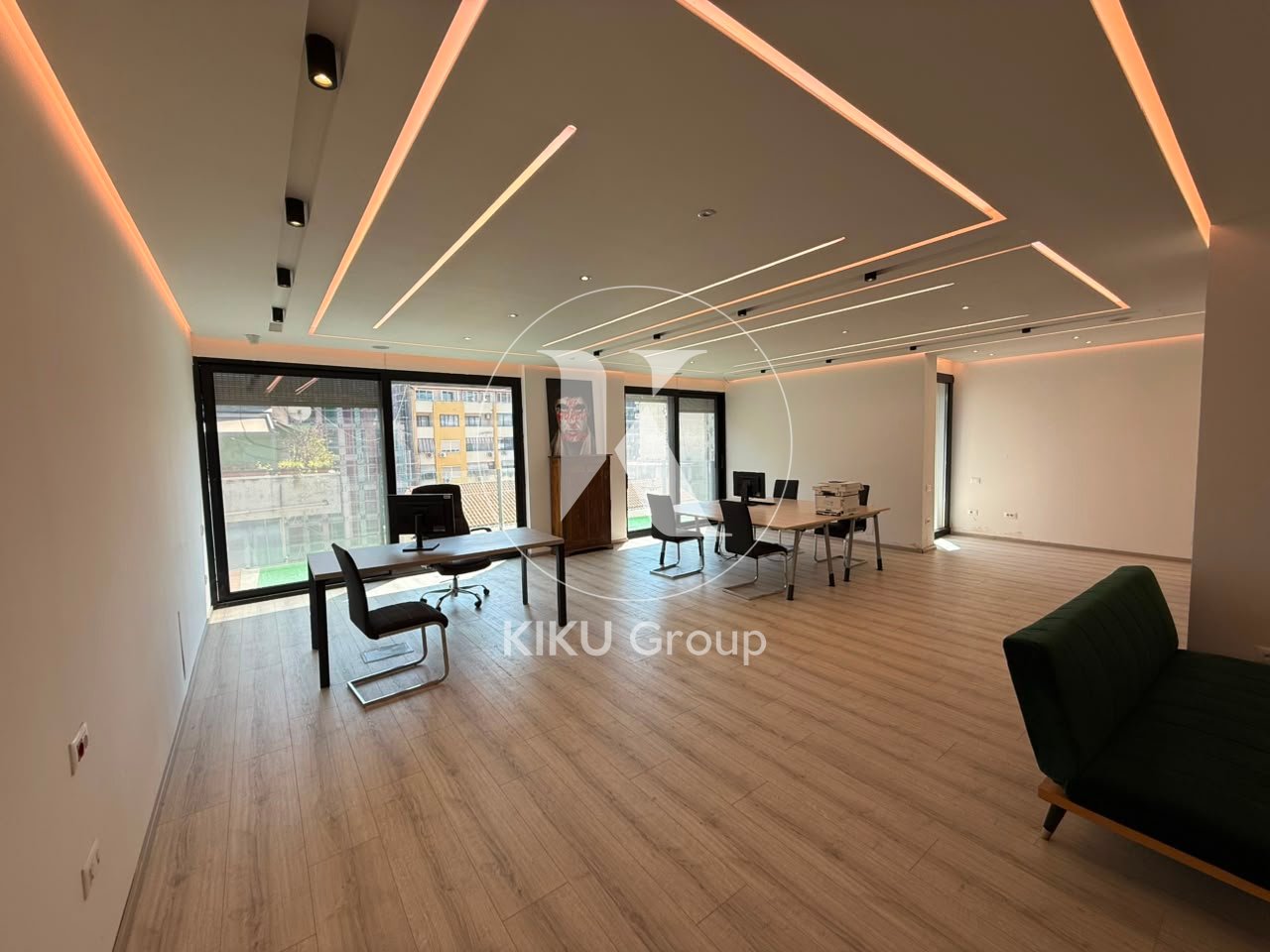 Ufficio / Spazio Commerciale 105 m² in Vendita – Via “Ismail Qemali”, Tirana
