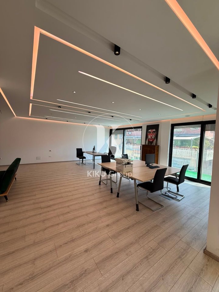 Ufficio / Spazio Commerciale 105 m² in Vendita – Via “Ismail Qemali”, Tirana