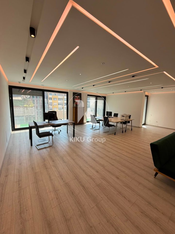 Ufficio / Spazio Commerciale 105 m² in Vendita – Via “Ismail Qemali”, Tirana