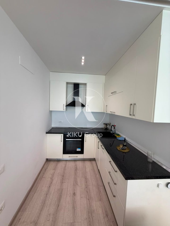 Ufficio / Spazio Commerciale 105 m² in Vendita – Via “Ismail Qemali”, Tirana