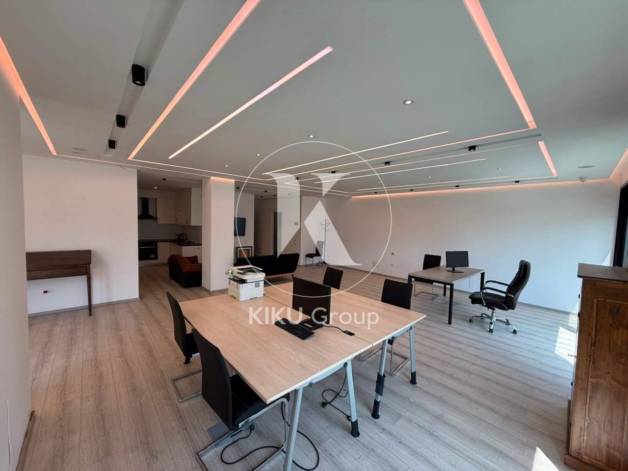 Ufficio / Spazio Commerciale 105 m² in Vendita – Via “Ismail Qemali”, Tirana