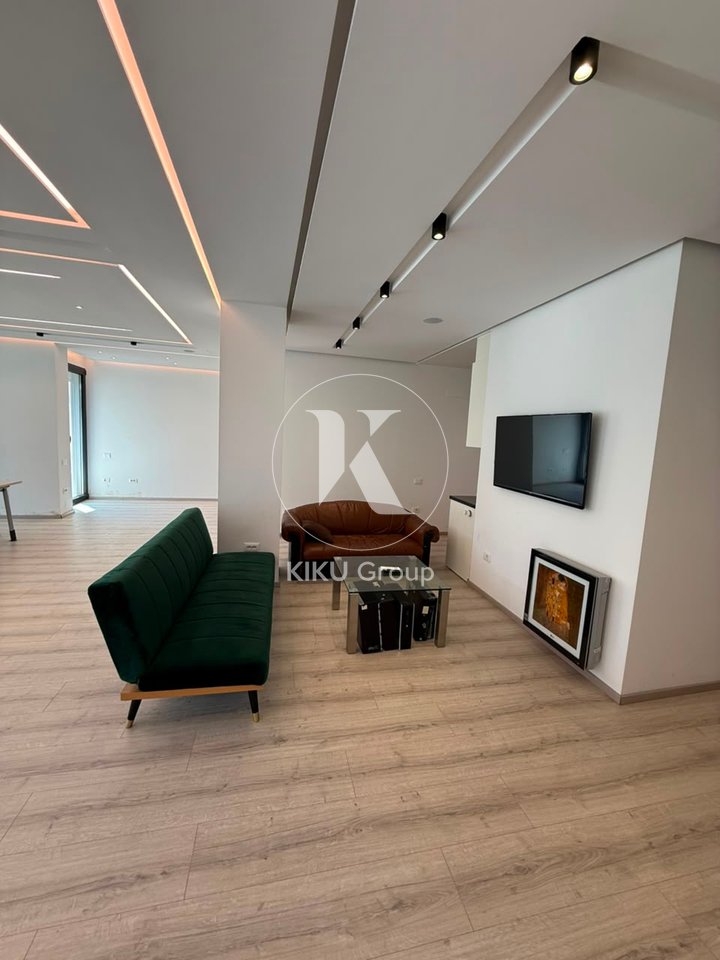 Ufficio / Spazio Commerciale 105 m² in Vendita – Via “Ismail Qemali”, Tirana