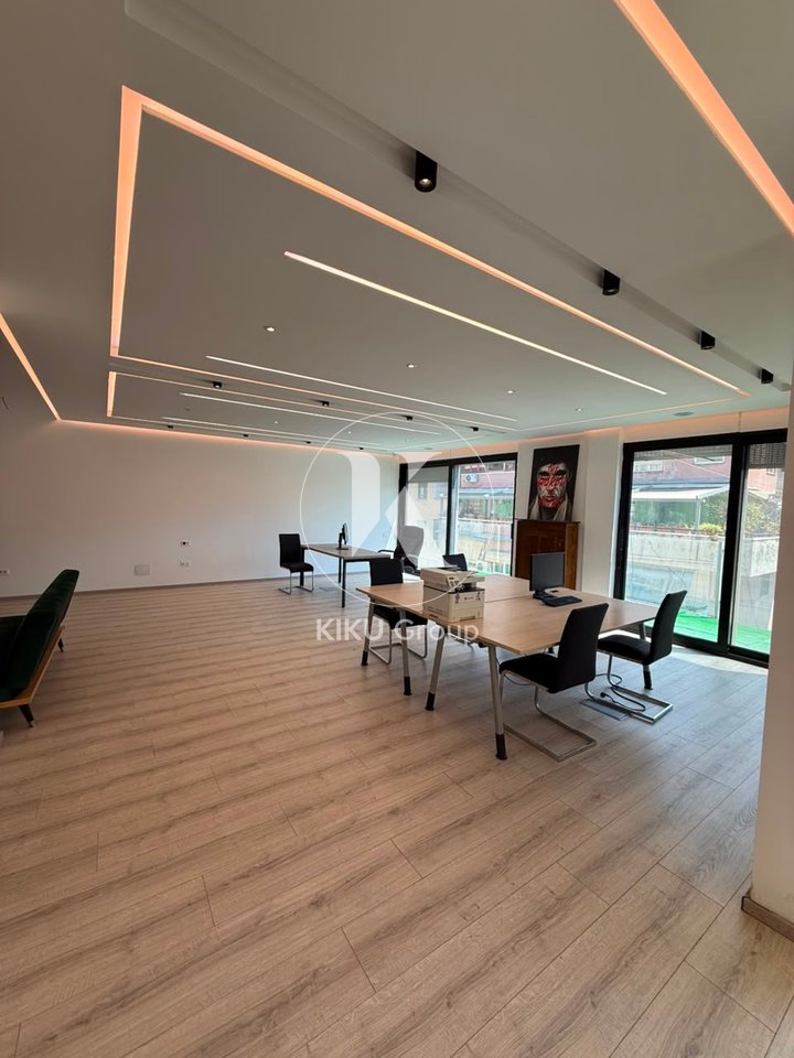 Ufficio / Spazio Commerciale 105 m² in Vendita – Via “Ismail Qemali”, Tirana
