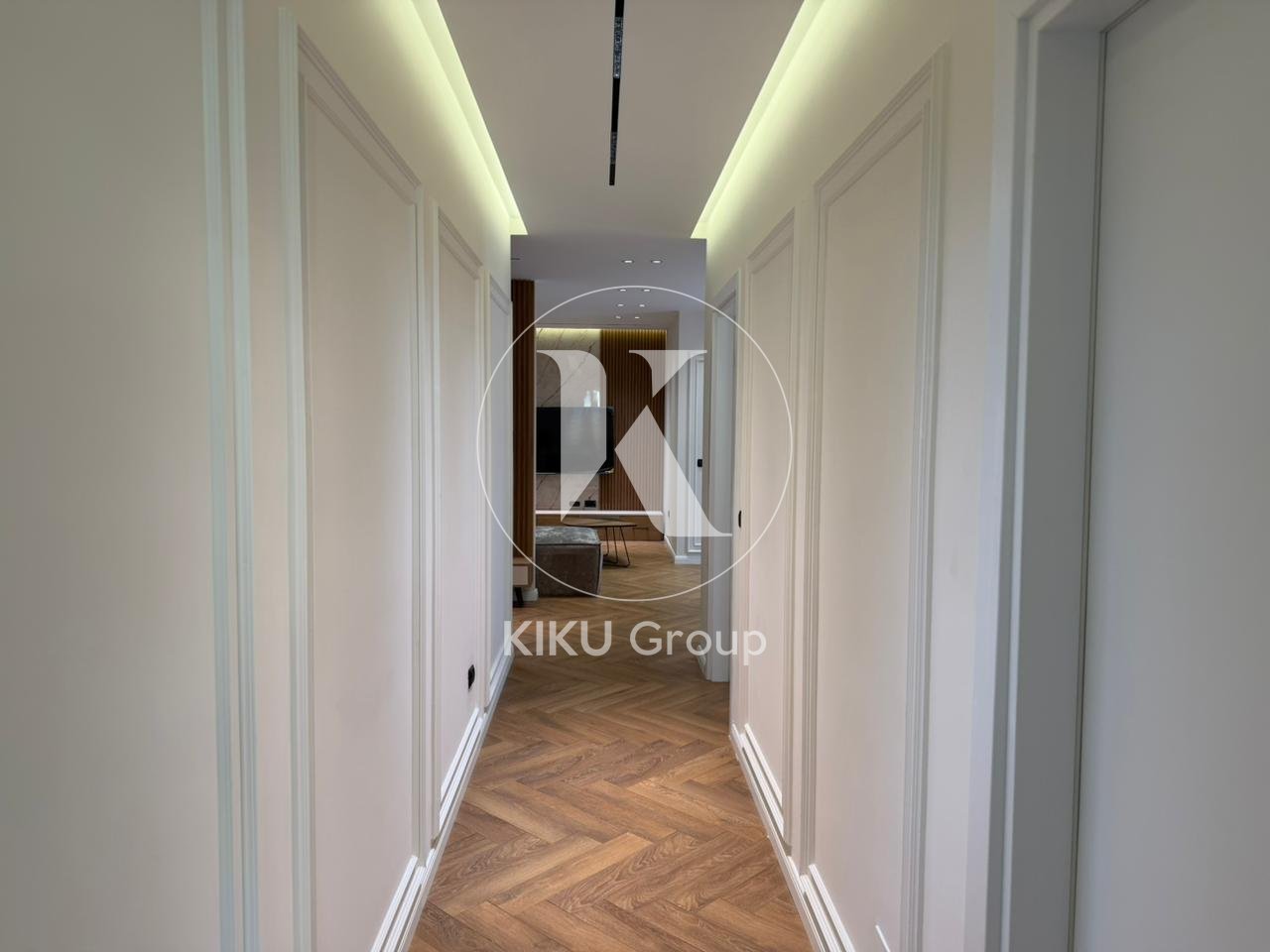 Shitet Apartament 2+1 + Garderobë – Përballë Kompleksit Delijorgji