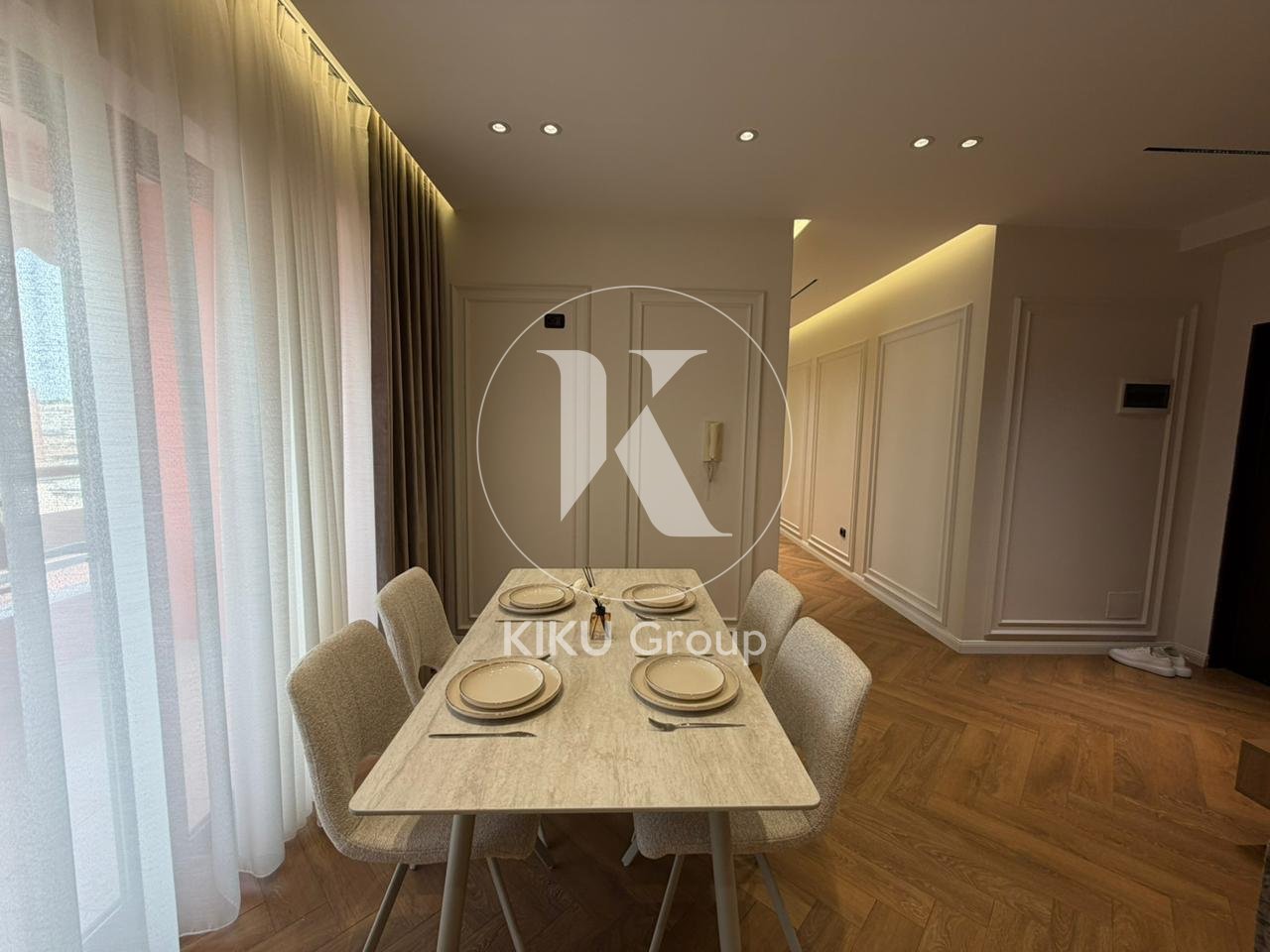 Shitet Apartament 2+1 + Garderobë – Përballë Kompleksit Delijorgji