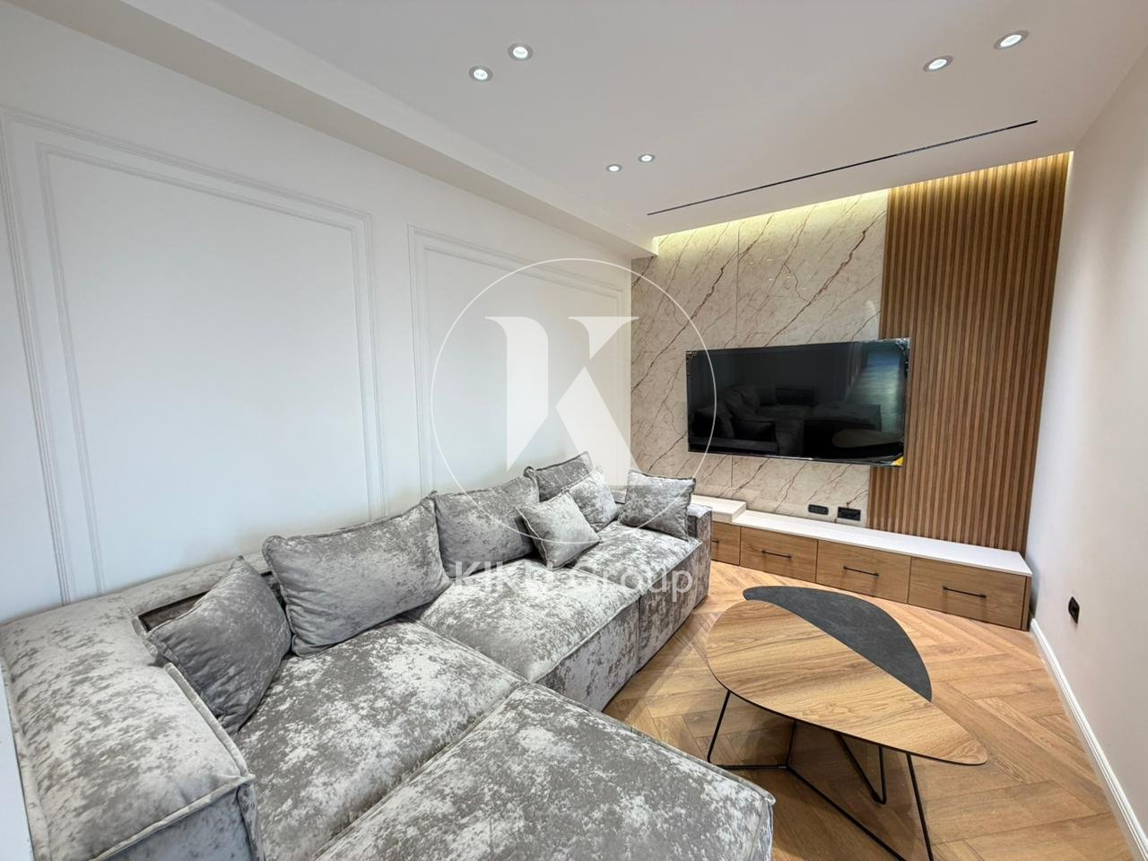 Shitet Apartament 2+1 + Garderobë – Përballë Kompleksit Delijorgji