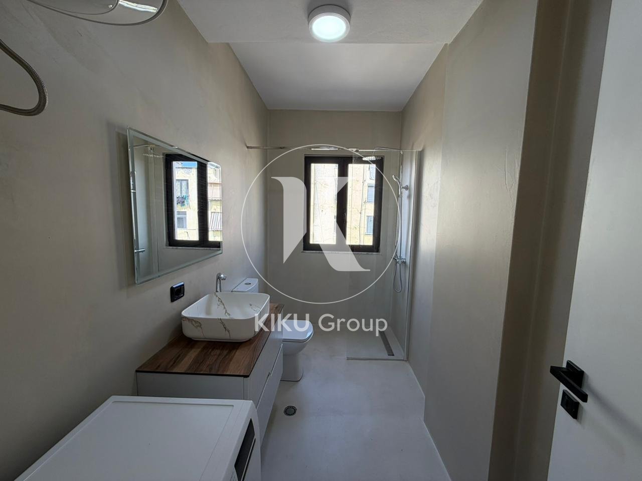 Shitet Apartament 2+1 + Garderobë – Përballë Kompleksit Delijorgji