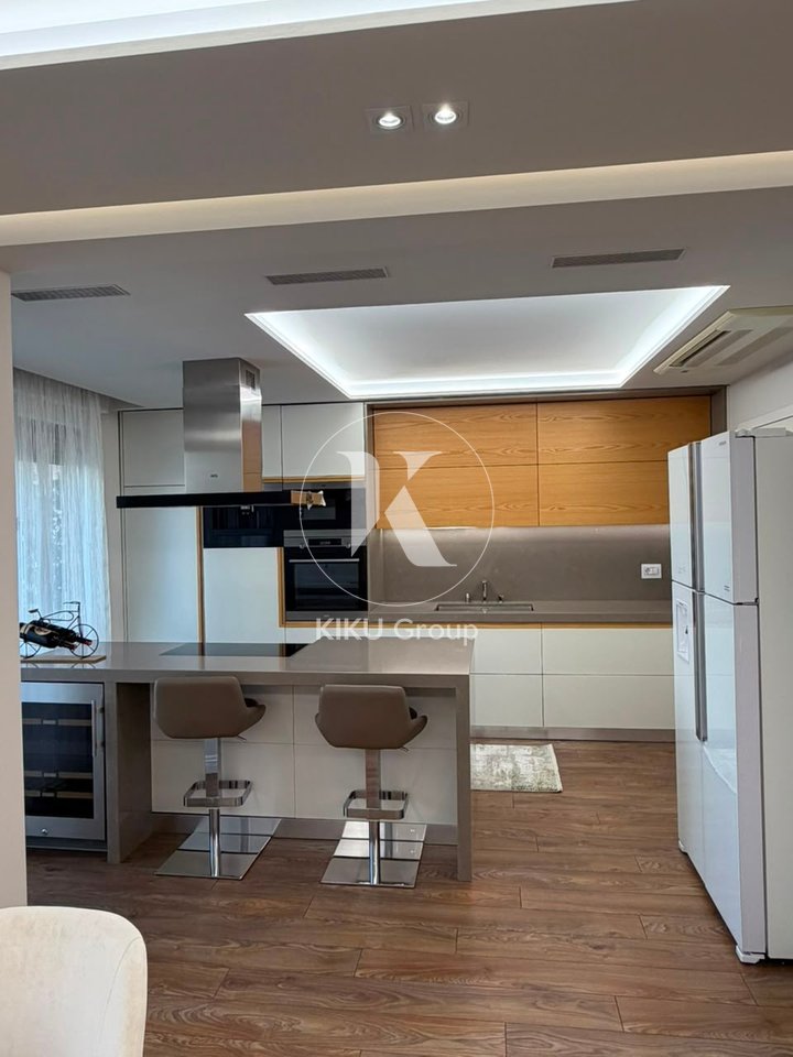 Shitet Apartament Luksoz 2+1+2 – Blloku Gintash, Laprakë