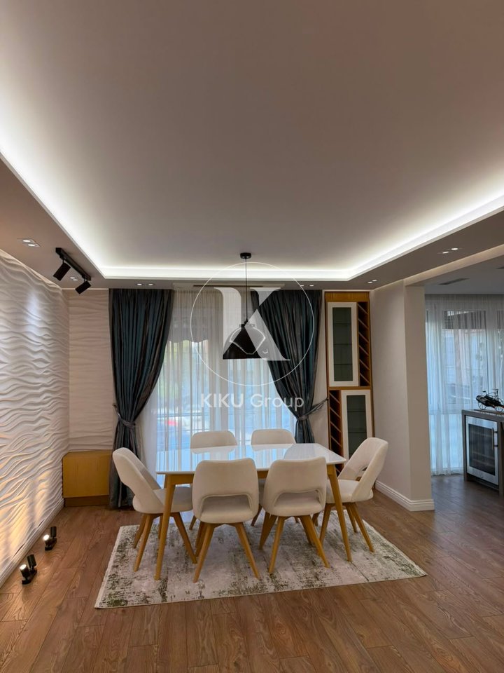 Shitet Apartament Luksoz 2+1+2 – Blloku Gintash, Laprakë