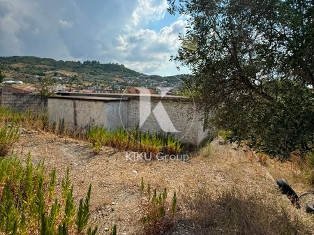 Vendesi Casa Vecchia con Terreno – Kombinat