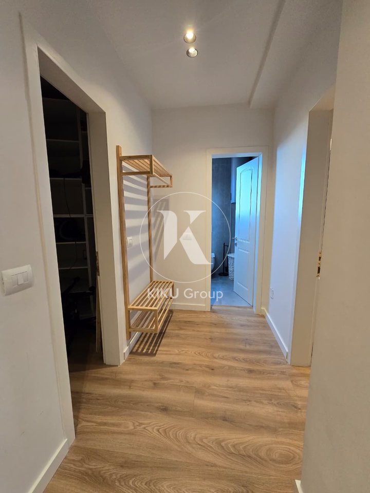 Appartamento 3+1+2 con Deposito in Affitto – Chiesa Cattolica, Via Kavajës