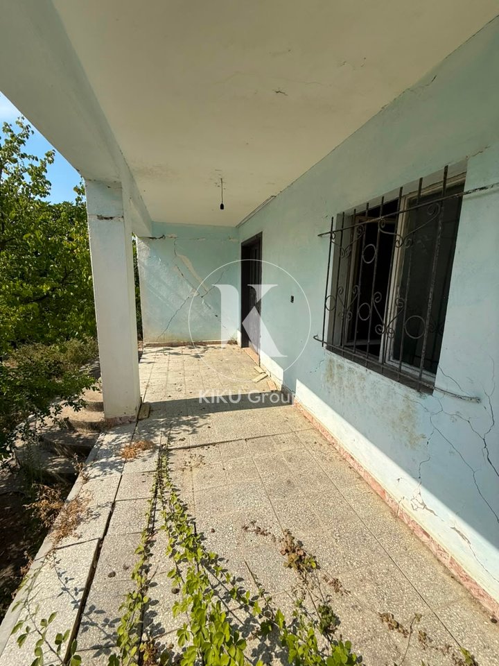 Vendesi Casa Vecchia con Terreno – Kombinat