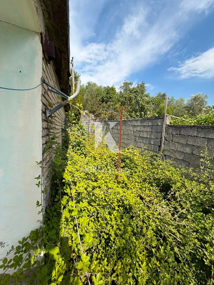 Vendesi Casa Vecchia con Terreno – Kombinat