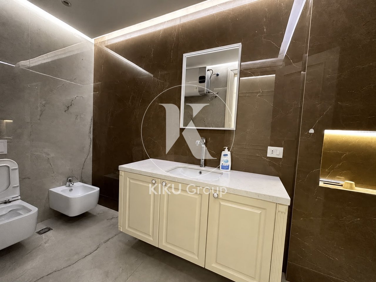 Office for Rent 3+1+2 + PARKING SPACE – Blloku, Tirana